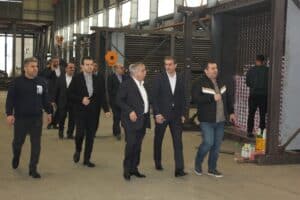 جناب آقای ابدالی و هیئت همراه در بازدید از خط تولید و نحوه عملکرد هلدینگ دابوصنعت
