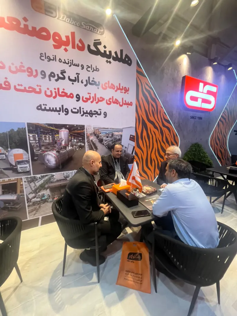 حاضرین در غرفه دابو صنعت در نمایشگاه دابو صنعت